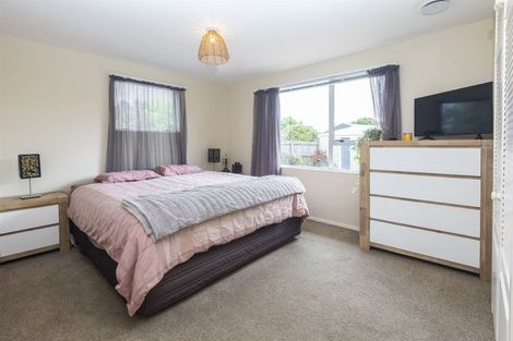 Photo of property in 5 Royal Park Drive, Parklands, Christchurch, 8083