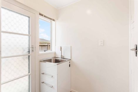 Photo of property in 2/5 Sylvan Crescent, Te Atatu South, Auckland, 0610