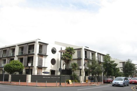 Photo of property in Latitude 37 East Apartments, 1j/20 Pakenham Street East, Auckland Central, Auckland, 1010