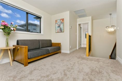 Photo of property in 7a Heathcote Road, Castor Bay, Auckland, 0620