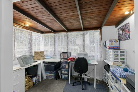 Photo of property in 112 Norana Road, Timberlea, Upper Hutt, 5018