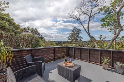 Photo of property in 21 Longfellow Parade, Glen Eden, Auckland, 0604