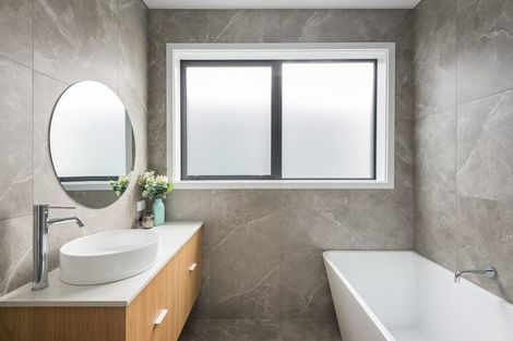 Photo of property in 2 Ridgeway Place, Richmond Hill, Christchurch, 8081