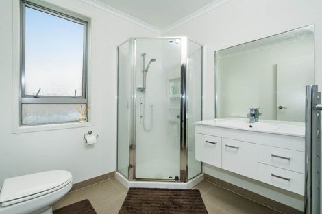 Photo of property in 59 Fields Parade, Oteha, Auckland, 0632