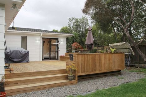 Photo of property in 17 St Catherine Crescent, West Harbour, Auckland, 0618