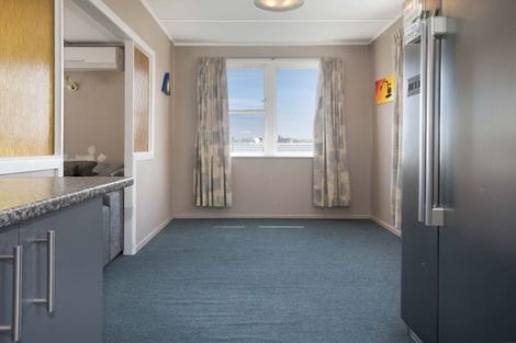 Photo of property in 124 Driver Crescent, Cannons Creek, Porirua, 5024