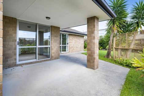 Photo of property in 17 Heta Road, Highlands Park, New Plymouth, 4312