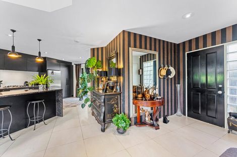 Photo of property in 1/19 Heathcote Road, Castor Bay, Auckland, 0620