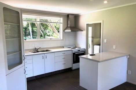 Photo of property in 2/1 Bronwyn Place, Torbay, Auckland, 0630