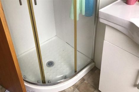 Photo of property in 2/1 Deuxberry Avenue, Northcote, Auckland, 0627