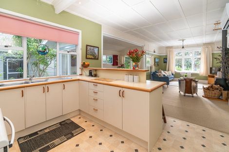 Photo of property in 72 Wellington Road, Paekakariki, 5034