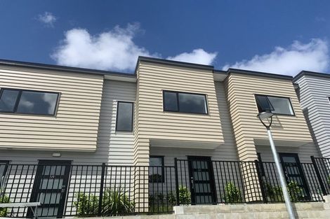 Photo of property in 2/6 South Pacific Place, Henderson, Auckland, 0612