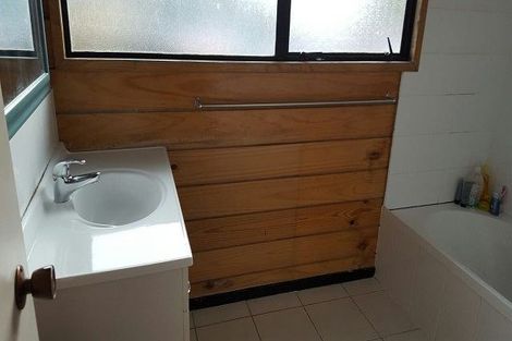 Photo of property in 1 Cabello Place, Unsworth Heights, Auckland, 0632