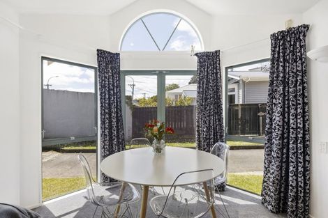 Photo of property in 29b The Parade, Island Bay, Wellington, 6023