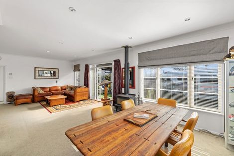 Photo of property in 28 Oxford Street, Martinborough, 5711