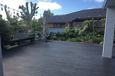 Photo of property in 62 Golfland Drive, Golflands, Auckland, 2013