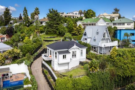 Photo of property in 4 Fitzroy Road, Bluff Hill, Napier, 4110