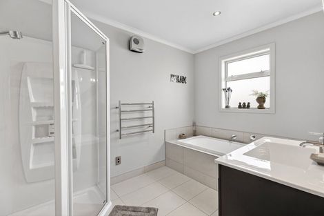 Photo of property in 1 Moncrieff Place, Wanaka, 9305