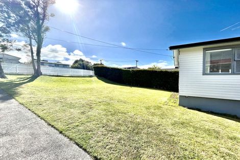 Photo of property in 2/25 Drome View Place, Beach Haven, Auckland, 0626