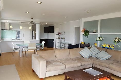 Photo of property in 1/51 Shanaway Rise, Hillcrest, Auckland, 0627