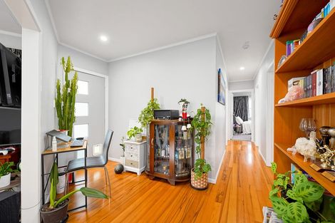 Photo of property in 5 Edgewood Way, Henderson, Auckland, 0612