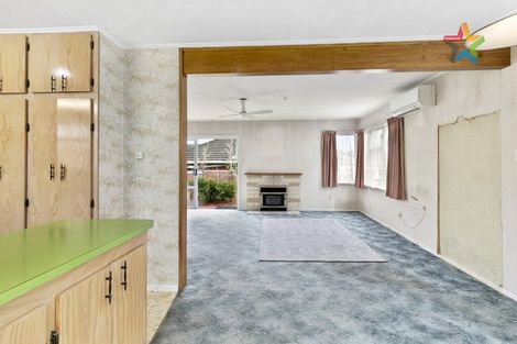 Photo of property in 18 Lowry Crescent, Stokes Valley, Lower Hutt, 5019