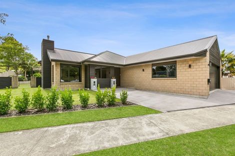 Photo of property in 11 Fernbrook Drive, Hurworth, New Plymouth, 4310