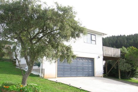 Photo of property in 66 Kiwi Crescent, Tawa, Wellington, 5028