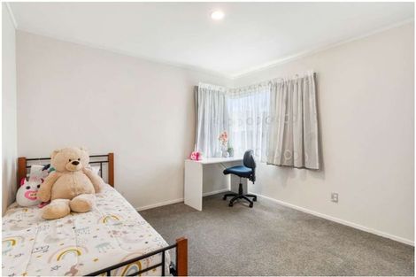 Photo of property in 2/296 Wairau Road, Glenfield, Auckland, 0629