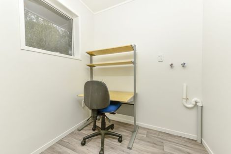 Photo of property in 2/15 Edmonton Road, Henderson, Auckland, 0612