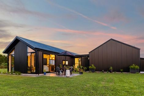 Photo of property in 450 Waitara Road, Huirangi, New Plymouth, 4373