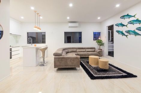 Photo of property in 2 George Laurenson Lane, Mount Roskill, Auckland, 1041