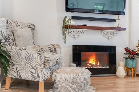 Photo of property in 5 Waihanga Way, Bucklands Beach, Auckland, 2014