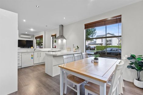 Photo of property in 15 The Track, Takanini, 2112