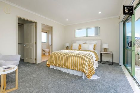 Photo of property in 22 Mt Lebanon Crescent, The Gardens, Auckland, 2105