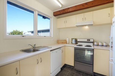 Photo of property in 2 Hollows Crescent, Takaro, Palmerston North, 4412