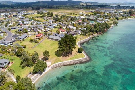 Photo of property in 13 Aarts Place, One Tree Point, 0118