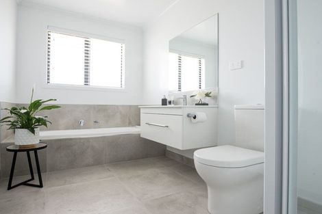 Photo of property in 8 Flotilla Place, Long Bay, Auckland, 0630