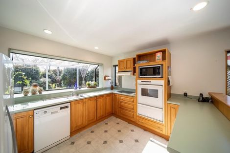Photo of property in 11 Kinross Drive, Merrilands, New Plymouth, 4312
