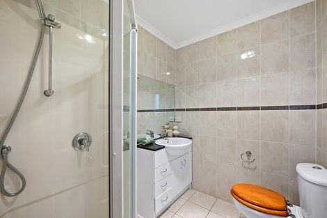 Photo of property in 16 Crimson Park, Oteha, Auckland, 0632