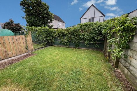 Photo of property in 2/43 Challen Close, Conifer Grove, Takanini, 2112