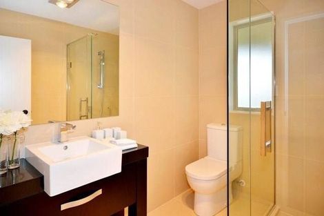 Photo of property in 35 Namsan Close, Fairview Heights, Auckland, 0632