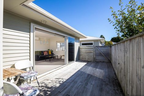 Photo of property in 44 Belt Road, Moturoa, New Plymouth, 4310