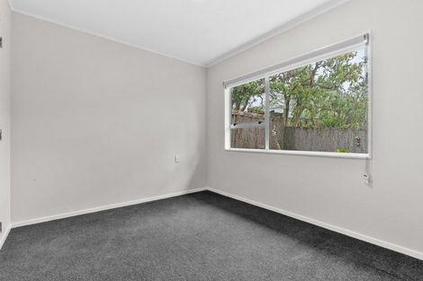 Photo of property in 2/10 Rambler Crescent, Beach Haven, Auckland, 0626