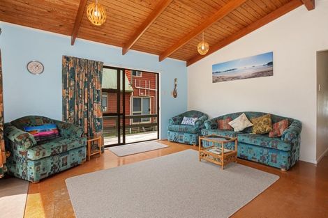 Photo of property in 125 Oakura Road, Oakura, Hikurangi, 0184