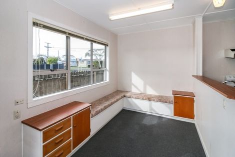 Photo of property in 15 Turakina Street, Merrilands, New Plymouth, 4312