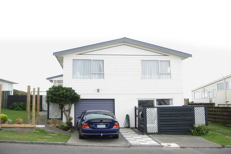 Photo of property in 19 Edgecombe Street, Newlands, Wellington, 6037