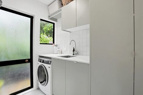 Photo of property in 189 Shaw Road, Oratia, Auckland, 0604