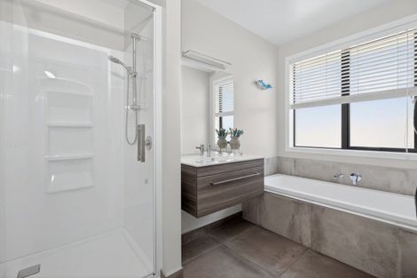 Photo of property in 11 Tahi Street, Albert Town, Wanaka, 9305