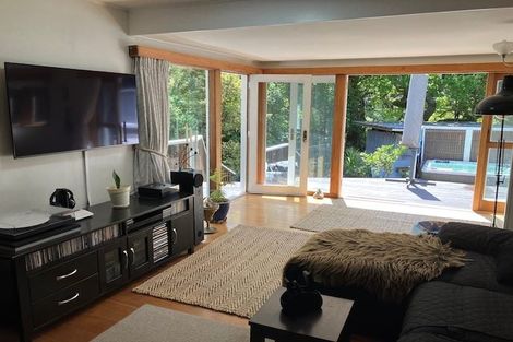 Photo of property in 8 Taungata Road, York Bay, Lower Hutt, 5013